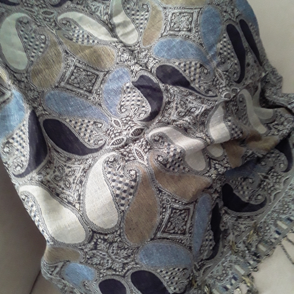 Shawl, NWOT (new without tags)